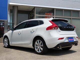 2019 Volvo V40 II Рестайлинг, белый, 1190000 рублей, вид 3