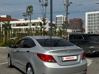 2016 Hyundai Solaris I Рестайлинг, серебристый, 690000 рублей, вид 4