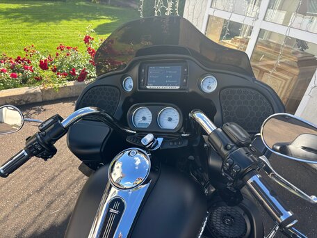 2015 Harley-Davidson Road Glide, чёрный, 1400000 рублей, вид 1