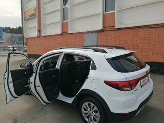 2018 Kia Rio X-Line IV, белый, 1200000 рублей, вид 4