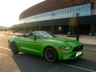 2018 Ford Mustang VI Рестайлинг, зелёный, 2450000 рублей, вид 1