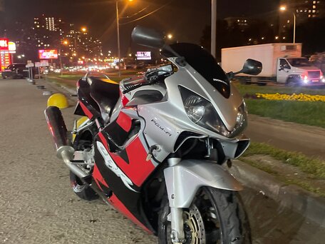2003 Honda CBR 600F, серебристый, 390000 рублей, вид 1