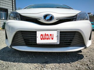 2015 Toyota Vitz III (XP130) Рестайлинг, белый, 880000 рублей, вид 3
