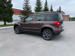 2017 Skoda Yeti I Рестайлинг, коричневый, 1405000 рублей, вид 1