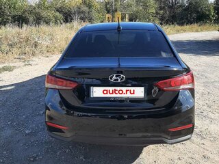 2017 Hyundai Solaris II, чёрный, 900000 рублей, вид 4