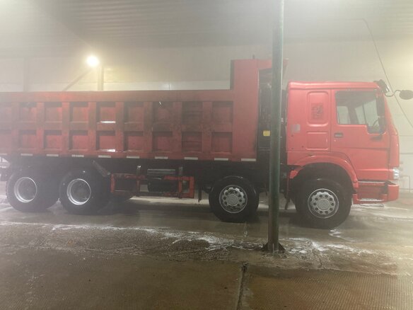 2011 Sinotruk Howo A5, красный, 1800000 рублей - вид 5