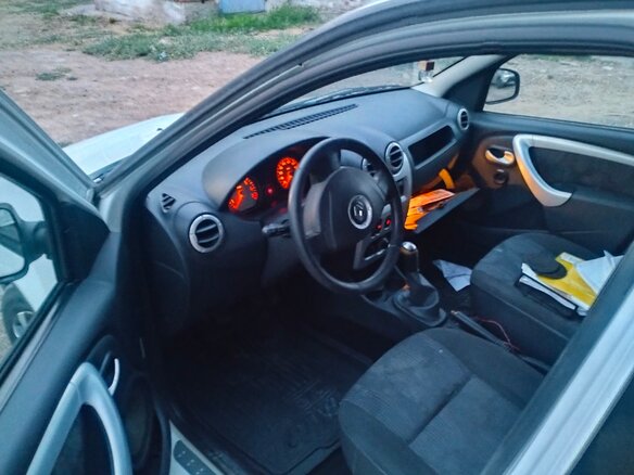 2011 Renault Logan I Рестайлинг, белый, 570000 рублей - вид 17