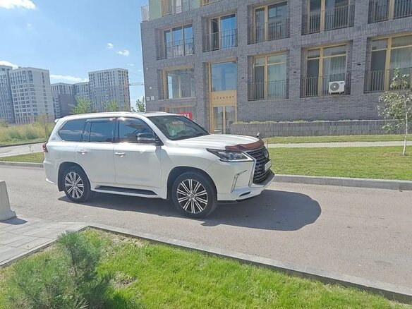 2021 Lexus LX 570 III Рестайлинг 2, белый, 12990000 рублей - вид 2