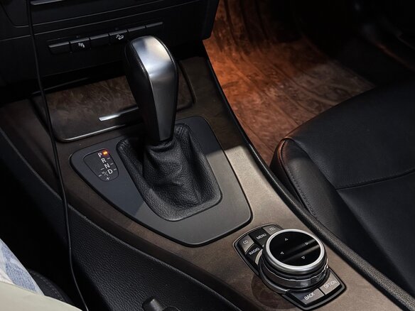 2009 BMW 3 серии 325xi V (E90/E91/E92/E93) Рестайлинг, серый, 1400000 рублей - вид 8