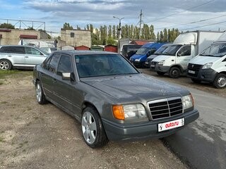 1994 Mercedes-Benz E-Класс 200 I (W124), серый, 700000 рублей, вид 3