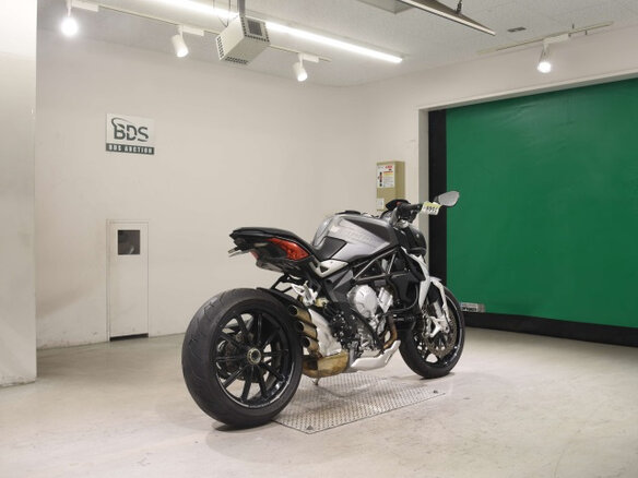 2018 MV Agusta Brutale 800, чёрный, 700000 рублей - вид 4
