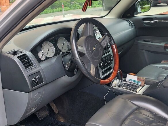 2005 Chrysler 300C I, серебристый, 1655000 рублей - вид 11