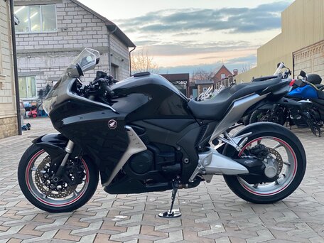 2011 Honda VFR 1200, чёрный, 900000 рублей, вид 4