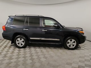 2015 Toyota Land Cruiser 200 Series Рестайлинг 1, чёрный, 4049000 рублей, вид 4