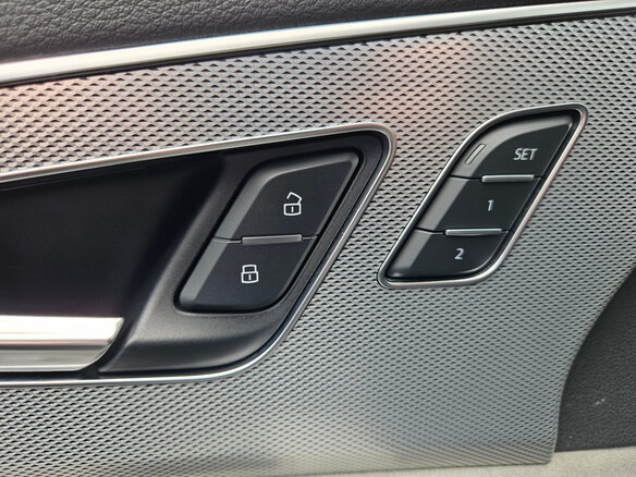 2021 Audi Q7 45 TDI II (4M) Рестайлинг, синий, 5900000 рублей - вид 17