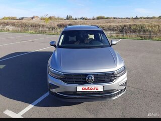 2021 Volkswagen Tiguan II Рестайлинг, серебристый, 3750000 рублей, вид 2