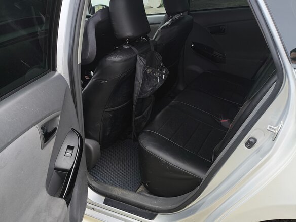 2010 Toyota Prius III (XW30), серый, 850000 рублей - вид 6