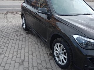 2019 BMW X1 18d xDrive II (F48) Рестайлинг, коричневый, 2650000 рублей, вид 3