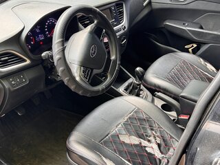 2018 Hyundai Solaris II, чёрный, 790000 рублей, вид 3