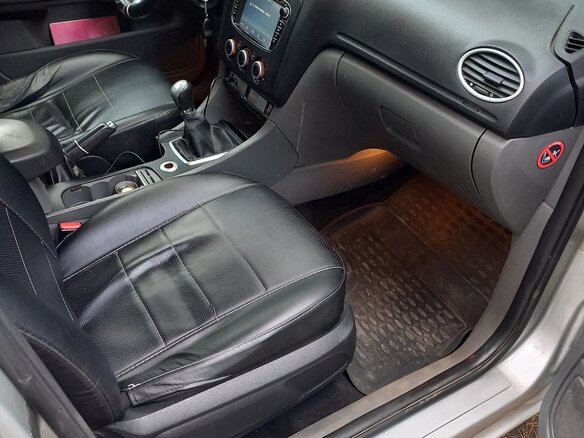 2011 Ford Focus II Рестайлинг, серебристый, 550000 рублей - вид 4