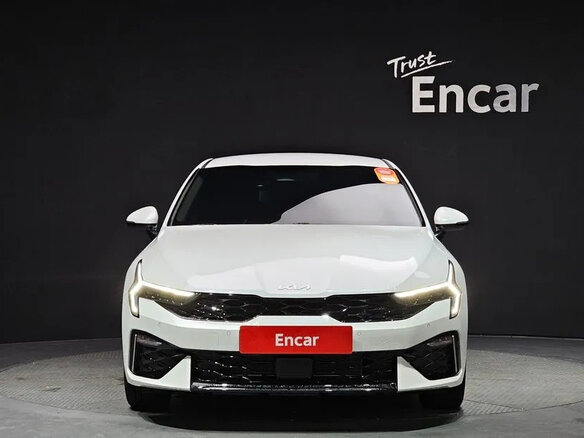 2024 Kia K5 III Рестайлинг, белый, 3110000 рублей - вид 1