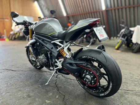 2021 Triumph Speed Triple, серый, 1520000 рублей, вид 5