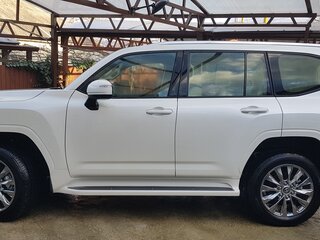 2022 Toyota Land Cruiser 300 Series, белый, 11990000 рублей, вид 1