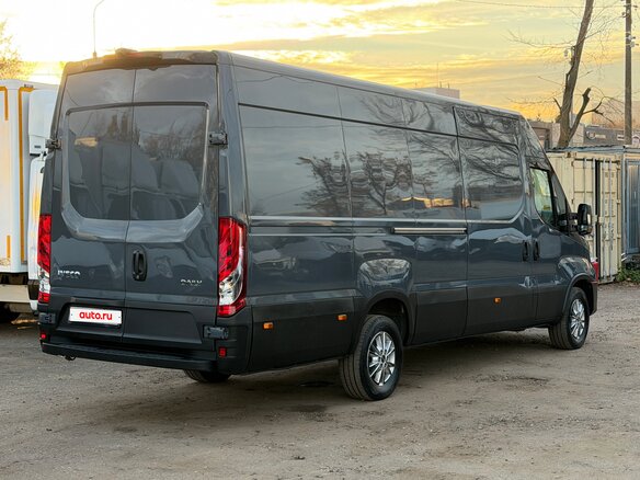 2023 Iveco Daily, серый, 4900000 рублей - вид 2