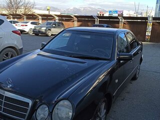 1999 Mercedes-Benz E-Класс 240 II (W210, S210), чёрный, 430000 рублей, вид 1