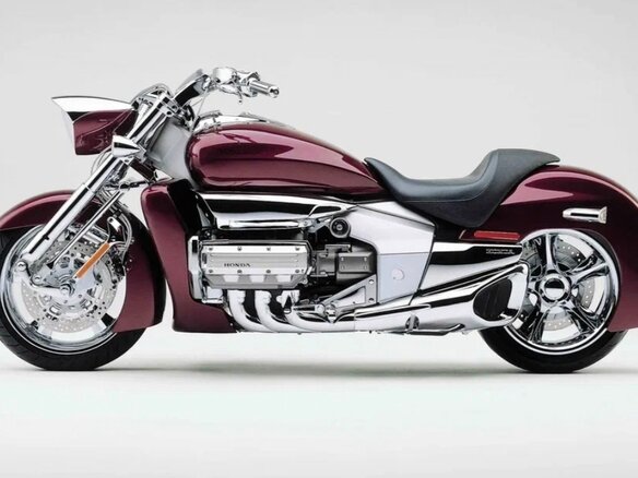 2004 Honda Valkyrie 1800, красный, 2380000 рублей