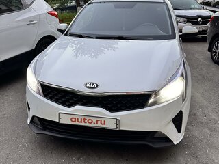 2020 Kia Rio IV Рестайлинг, белый, 1450000 рублей, вид 1