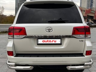 2019 Toyota Land Cruiser 200 Series Рестайлинг 2, белый, 9200000 рублей, вид 4