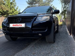 2006 Volkswagen Touareg I, чёрный, 1555555 рублей, вид 2