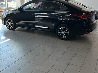 2021 Hyundai Solaris II Рестайлинг, чёрный, 1800000 рублей, вид 1