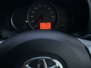 2013 Toyota Vitz III (XP130), чёрный, 860000 рублей, вид 5