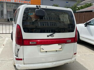 2000 Nissan Serena I (C23), белый, 500000 рублей, вид 2