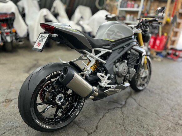 2021 Triumph Speed Triple, серый, 1520000 рублей - вид 5