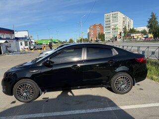2013 Kia Rio 5-speed III, чёрный, 970000 рублей, вид 3