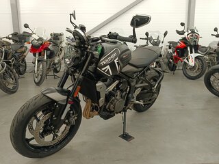 2023 Triumph Trident 660, чёрный, 860000 рублей, вид 5