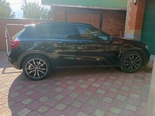 2019 Mercedes-Benz GLA 200 I (X156) Рестайлинг, чёрный, 3500000 рублей, вид 3