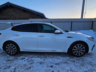 2018 Kia Optima IV Рестайлинг, белый, 2000000 рублей, вид 3