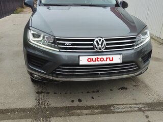 2017 Volkswagen Touareg II Рестайлинг, серый, 3350000 рублей, вид 1