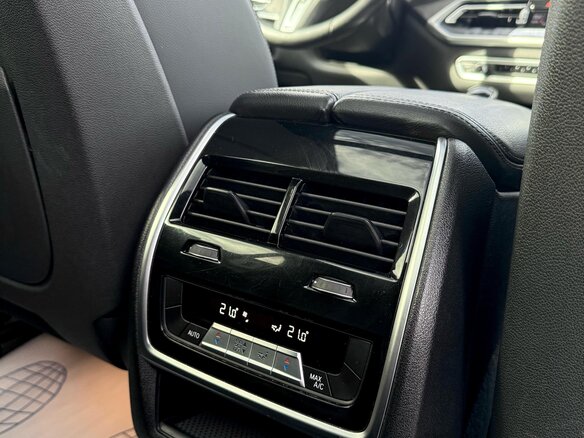 2020 BMW X7 40i I (G07), чёрный, 5250000 рублей - вид 19