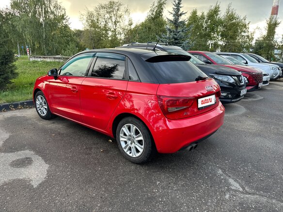 2012 Audi A1 I (8X), красный - вид 2