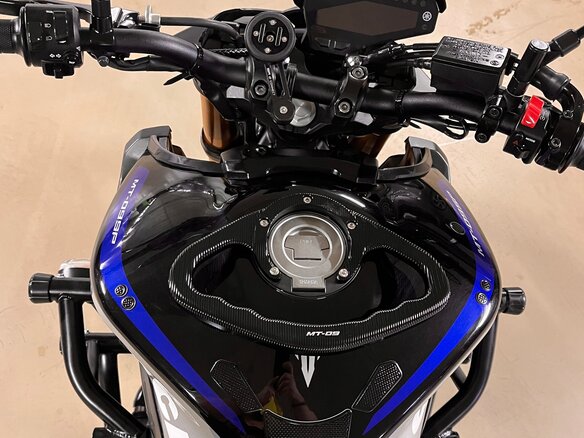 2020 Yamaha MT-09 (FZ-09), серебристый, 900000 рублей - вид 17