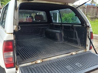 2010 Nissan NP300, белый, 1100000 рублей, вид 3