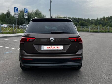 2017 Volkswagen Tiguan II, коричневый, 2799000 рублей, вид 5