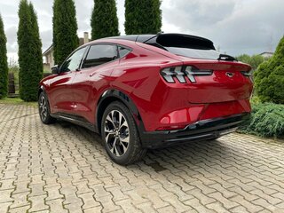 2023 Ford Mustang Mach-E 98 kWh I, красный, 12664245 рублей, вид 4
