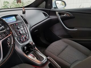 2012 Opel Astra GTC J Рестайлинг, белый, 850000 рублей, вид 4