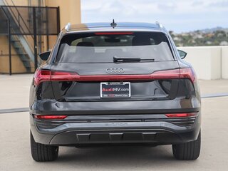 2024 Audi Q8 e-tron 50, чёрный, 10543850 рублей, вид 4